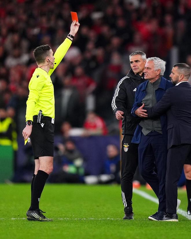 足坛综述!特朗普挑衅伊朗队!英超欧战9队1胜 穆里尼奥处罚追加