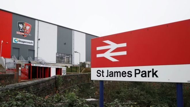 巴萨球迷闹乌龙:从英冠到欧冠,两个圣詹姆斯公园天差地别