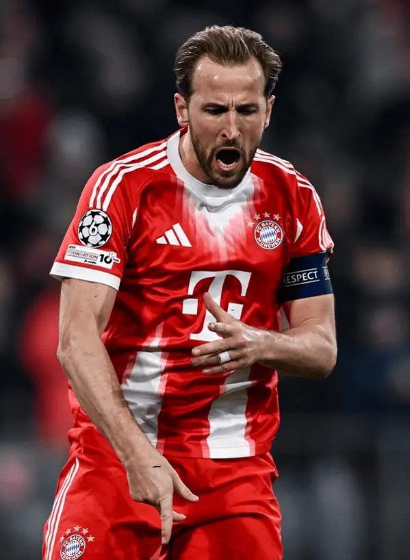 足坛一夜动态：拜仁造4-0惨案，蓝军0-3吞四连败，斯洛特输球甩锅