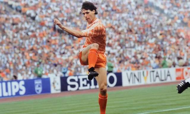 欧冠历史最佳前锋TOP10:从C罗到巴斯滕,谁才是禁区之王?