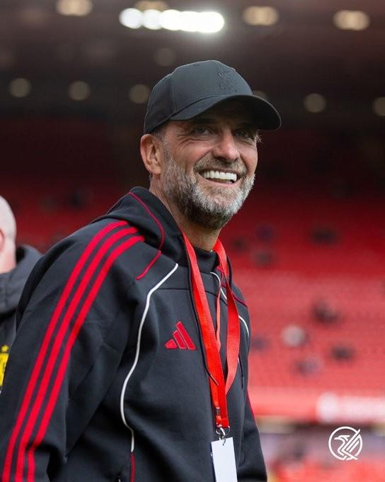 重回安菲尔德教练席，克洛普带队出战传奇慈善赛