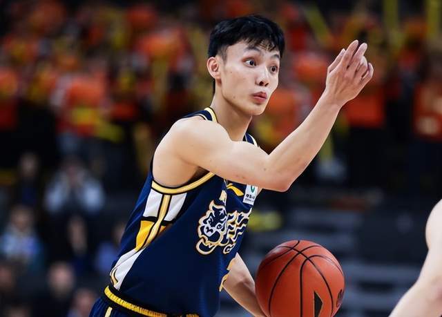 广东男篮战胜江苏,杜锋终于做对一件事:胡明轩打替补让位于徐杰