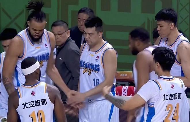 北京男篮15分完败，辽宁男篮完胜新疆，山东力克福建重返四强