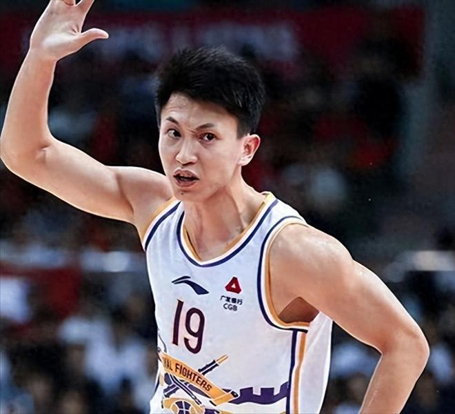 身家过亿，打了20年拿5冠，他是CBA现役常青树，已为退役铺好路