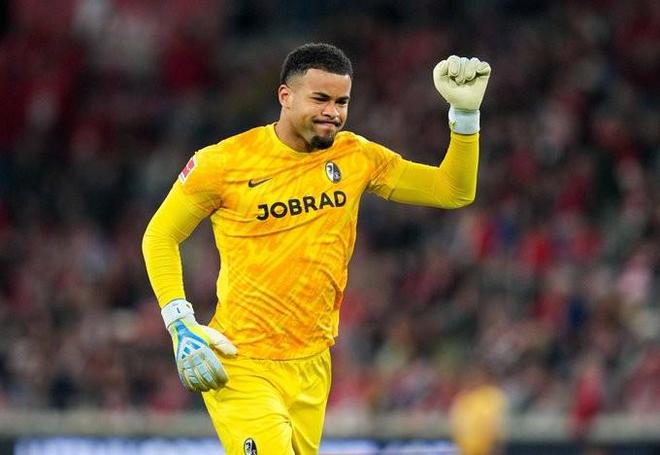 德天空：阿图博卢在布莱顿下赛季引援名单中，他预计今夏转会