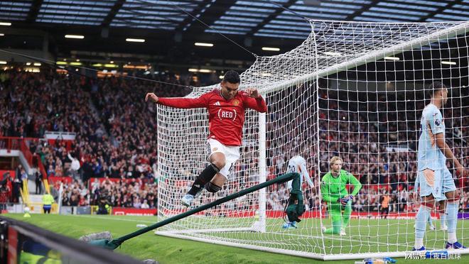 2-1拿下关键战！曼联距欧冠一步之遥，中场新王彻底崛起