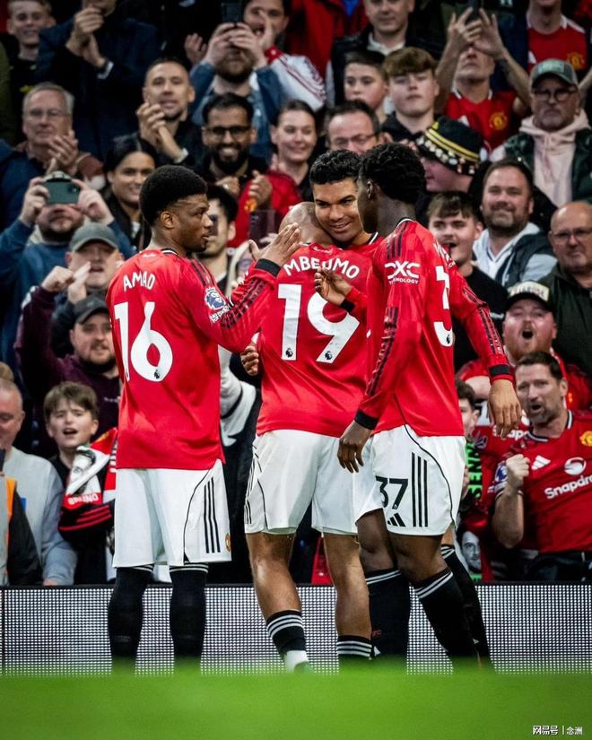 足坛一夜动态：曼联2-1欧冠在望！U15国足2-0意大利 魔笛手术