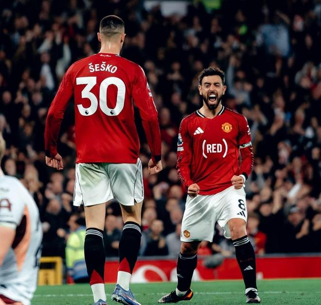 2:1！B费追平C罗，胖虎宝刀不老，曼联稳居前三，即将重返欧冠