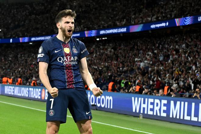 表现失“控”！我懂球迷为KK打出9.5分，此前连续114场控7.7分