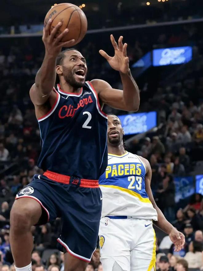 疼到锤地！小卡新大腿伤了！3节29+8，快船直冲第8！