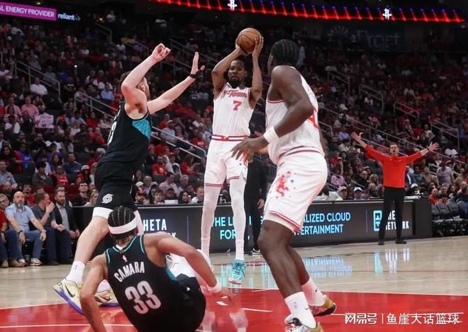 NBA最新排名出炉!火箭喜上加喜,湖人坐稳第六,勇士也收大礼