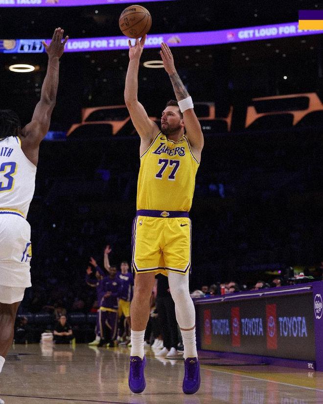 打疯了!东契奇首节狂轰22+5三分 生涯30次单节20+升历史第四