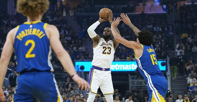 詹姆斯:即使我的三分命中率是0% 我也相信下一次出手会进