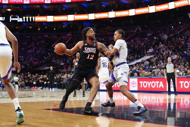 莱昂纳德29+8+2无缘今日最佳球员!因为霍勒迪35+5+11创纪录!