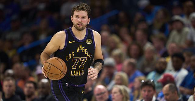 Shams：东契奇目前在西班牙接受注射治疗 希望加快复出进程