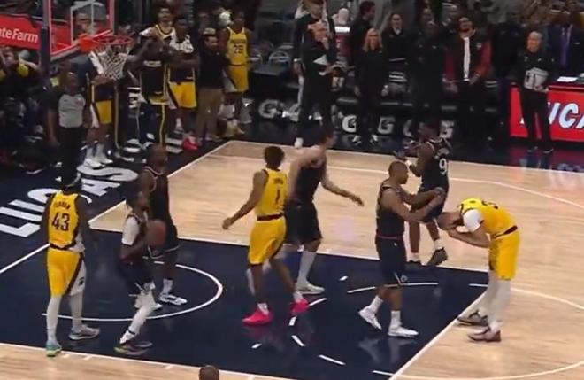 明着摆烂?步行者0.1秒落后1分获2罚,赫夫两罚不中送走比赛