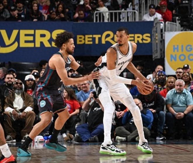 NBA最新排名！差距仅1.5场，4队抢西部第3，勇士第8难保骑士冲第2