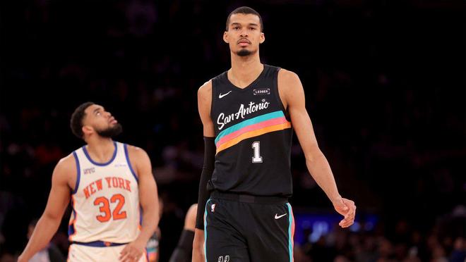 惨败25分后，文班亚马承认马刺队必须从尼克斯队身上吸取教训