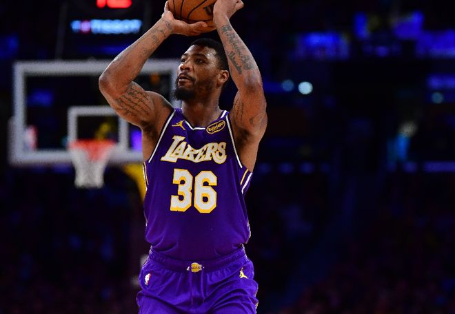 湖人110-101战胜鹈鹕 球员评价:4人优秀,3人及格,2人低迷