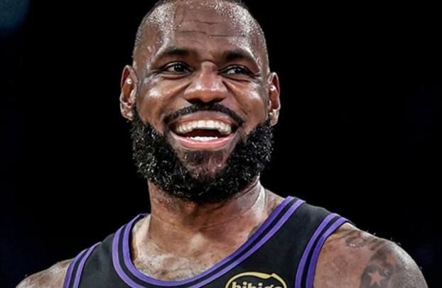 战旧主轻松写意，詹姆斯8中4&三分3中1贡献14分5板6助1断1帽