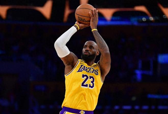 才打28场比赛,就改变NBA格局,难怪你41岁能拿5267万顶薪