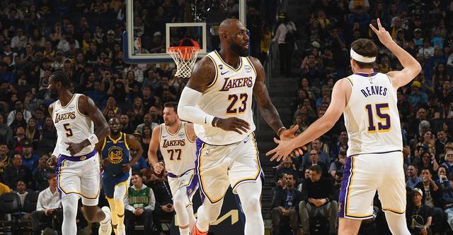 詹姆斯:我们在三连败后已经没有退路 我们迫切想要纠正错误