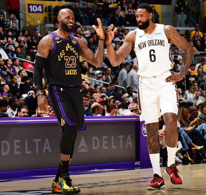 轰21+7+7延续纪录!41岁詹皇助湖人取三连胜 放弃刷分一幕显格局