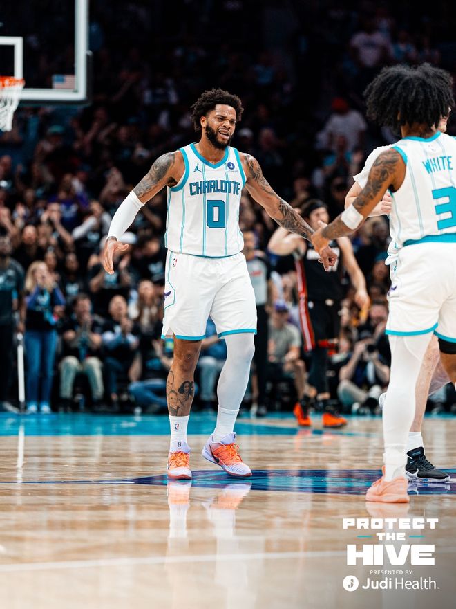 三球30+5+10制胜球黄蜂OT险胜热火，米切尔28+6绝杀球被帽