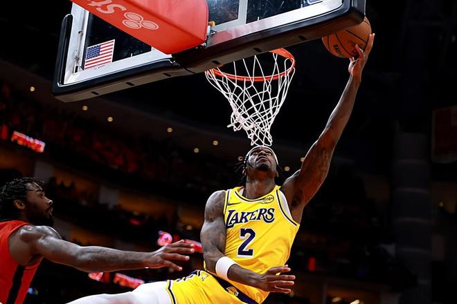 又能防守又能传球，湖人锋线大闸在场上的效果其实相当不错？