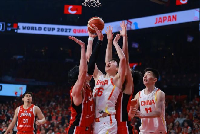 三分6中5，拿全队5个第一！球迷：没有你不知道这场比赛要输多少