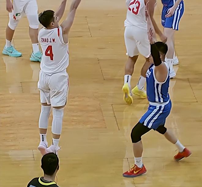 中国男篮100-93中国台北！球员评分：5人满分，3人良好，2人拉胯