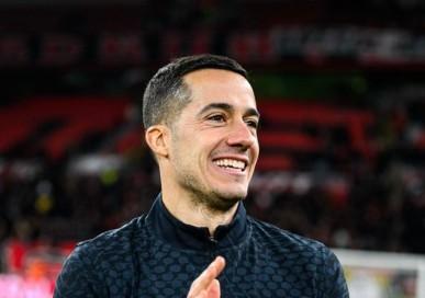 药厂官方：巴斯克斯在对奥林匹亚科斯时小腿受伤，将伤缺数周