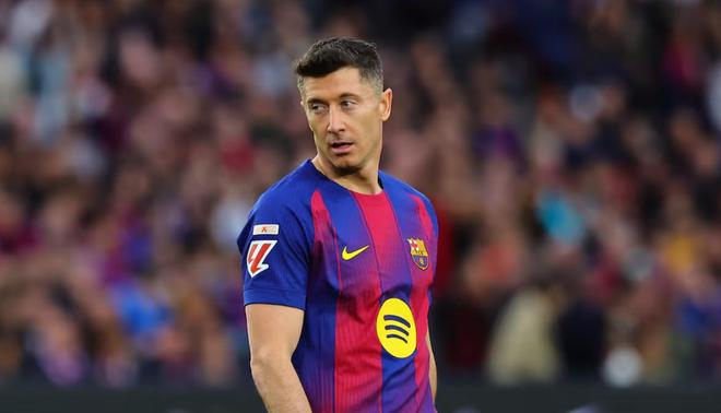 阿斯:考虑到欧冠即将到来,莱万接下来可能会佩戴面具出战