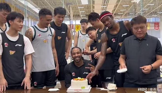 广东队最新消息！杜锋保不住萨林杰，朱芳雨瞄准两大新内线！