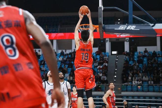 17+10,赛季第八次两双,徐中锋谈国家队