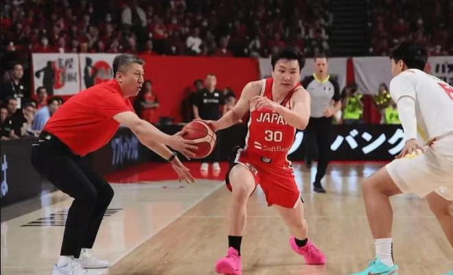 最佳防守！郭士强承认在对日本男篮的比赛中“抢断”了对手