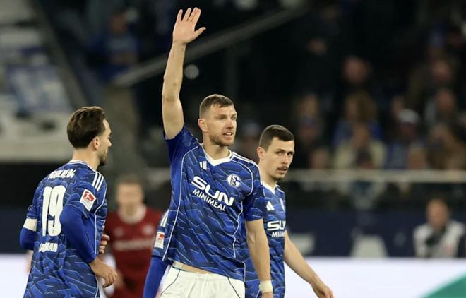 硬汉,哲科带伤上场后再度受伤还踢了80多分钟并打入制胜球