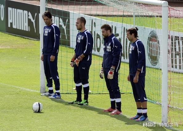 17岁出道，40岁退役，布冯曾是他的替代，代表5支不同球队踢欧冠