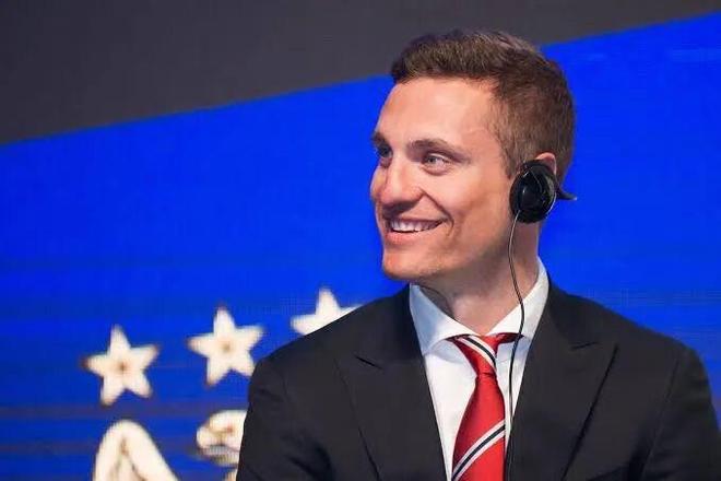 维迪奇:我支持卡里克和曼联球员,希望他们能冲进欧冠;布朗谈沃顿:他和梅努可能是一对很棒的搭档