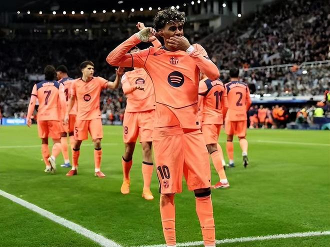 随着巴萨1-1绝平,马竞5-2,欧冠八强最新晋级形势,拜仁6-1稳了