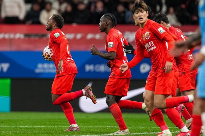 上港彻底跌落神坛?亚冠赢不了,中超也爆冷输球,被嘲:水货冠军