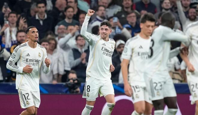 欧冠惨案!巴尔韦德戴帽,皇马吊打曼城,一只脚踏进八强