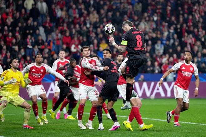 下半场遭勒沃库森闪击,阿森纳本赛季欧冠首次比分落后