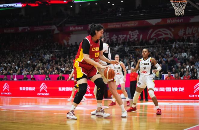 女篮狂打老式篮球惨败比利时 张子宇20+11反扯下宫鲁鸣最后遮羞布