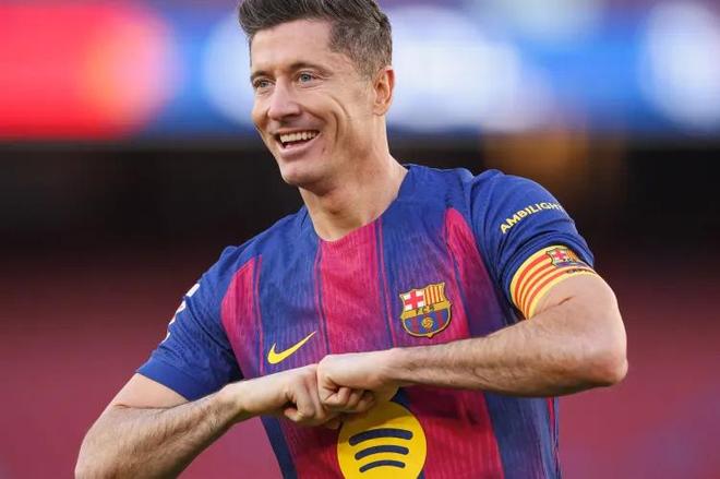 莱万:欧冠冠军从来都不好拿,只有到了半决赛才有必要谈夺冠