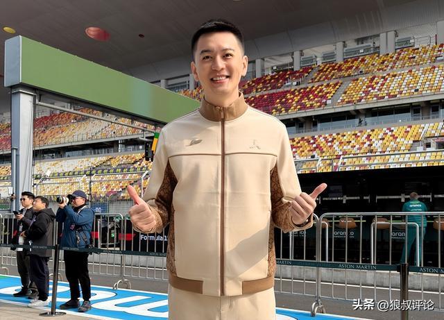 状态真好!前辽宁男篮主帅杨鸣社媒晒照:看看F1到底咋回事