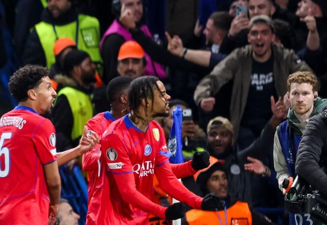 2场轰8球！欧冠卫冕冠军踢疯了，超级门将一战封神：9次神扑0丢球