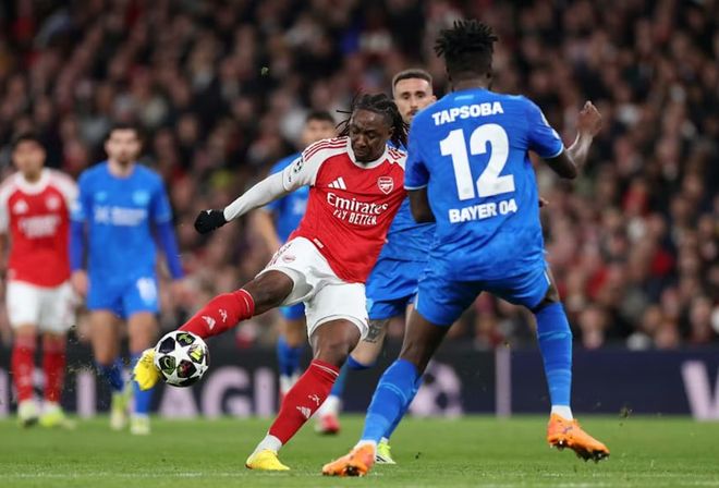 埃泽的“野蛮”踢法,成了阿森纳破局的秘密武器