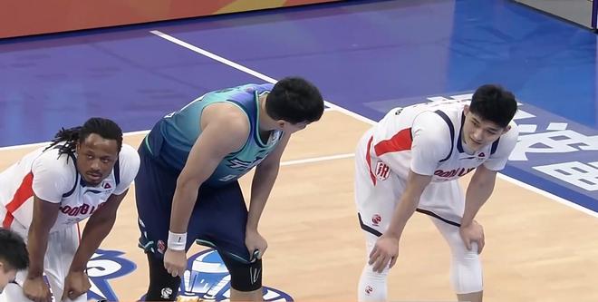 禁5场罚22万！CBA开重磅罚单，广州遭晴天霹雳，球迷：赵睿惹的祸