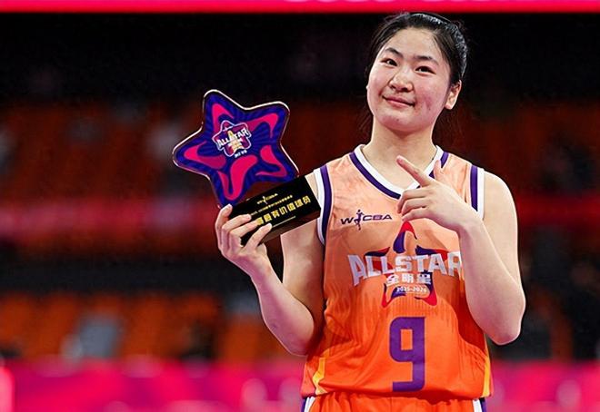 力压2米26张子宇夺MVP！中国女篮23岁新星轰23+8：宫鲁鸣栽培她？
